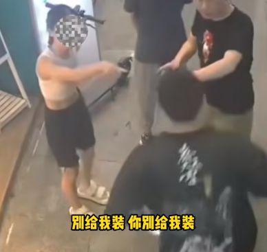 摸屁股视频,揭秘摸屁股视频的传播与影响