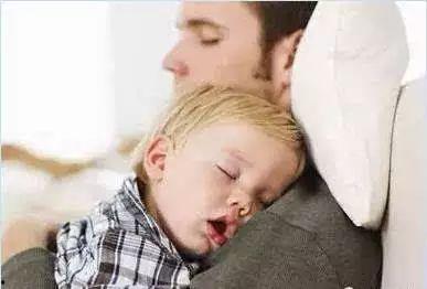 睡觉流口水的视频,睡觉流口水的趣味瞬间